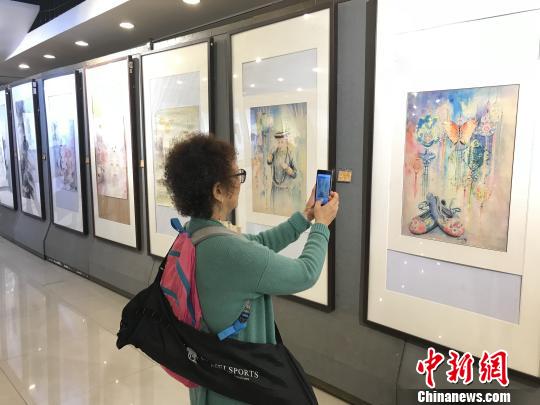展览吸引不少书画爱好者参观 索有为 摄