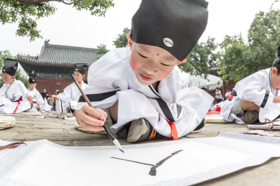 古寺开笔立志 新生启智破蒙