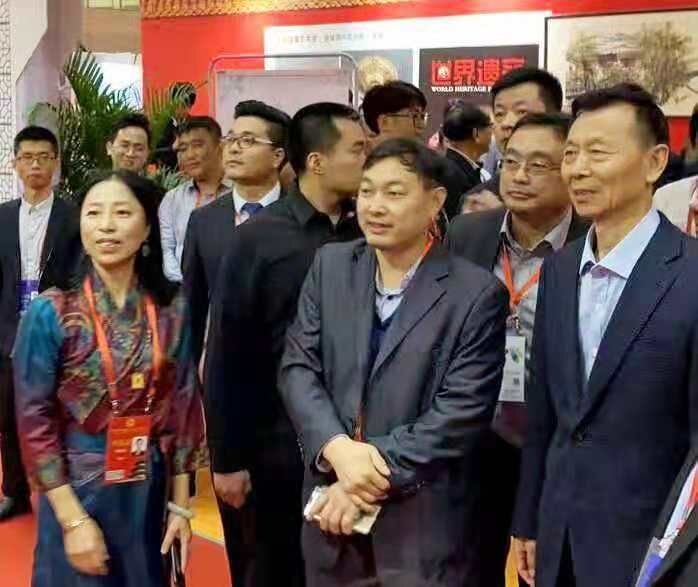 《陈晓光副主席莅临乔领、宁雪君国礼艺术作品展》 《陈晓光副主席莅临乔领、宁雪君国礼艺术作品展》