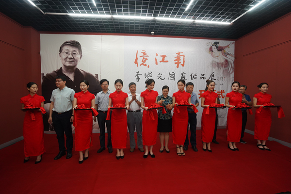 1560914391876772.jpg 领导嘉宾画展开幕式剪彩.JPG